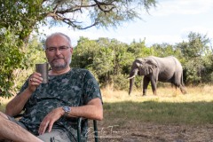 Pause dans le camp avec de la compagnie