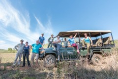 Apéritif interrompu par un rhinocéros