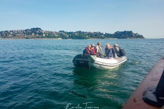L'annexe du bateau pour des prises de vue au ras de l'eau
